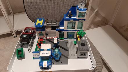 Lego city 60316 policajná stanica,