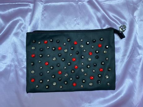 Vybíjaná kozmetická taška, 