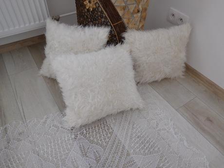 Vankúše biele huňaté, 