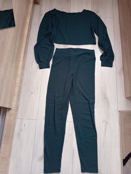 Vrúbkovaný komplet, s