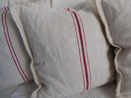 Vankúše menšie , vačšie, podlhovasté,, 