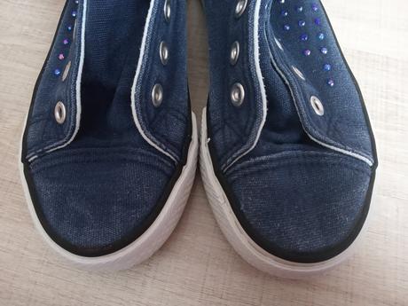 Dievčenské tenisky, 33