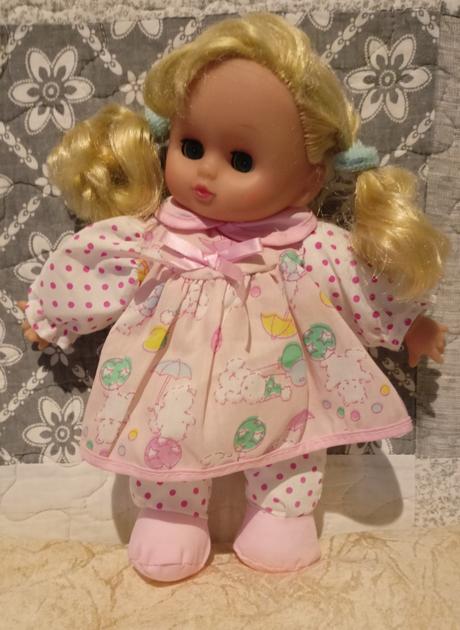 Bábika s vankúšikmi,