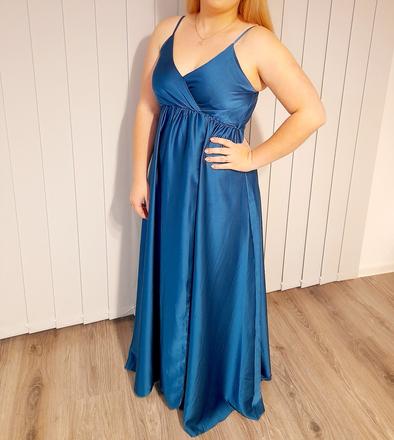 Spoločenské šaty,