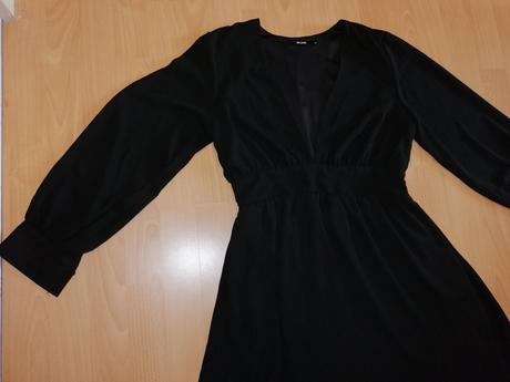 Jednoduché čierne šaty, m