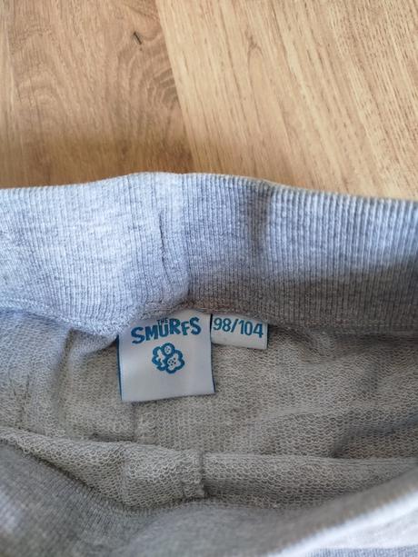 Kraťasy šmolkovia, 98