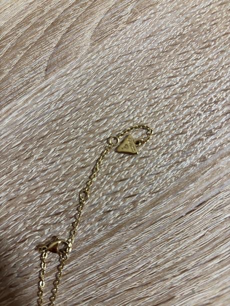 Guess náhrdelnik, guess