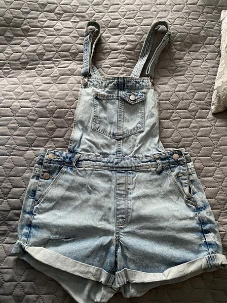 Dámske riflové kraťase na traky, bershka,m