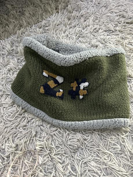 Zara nakrčník, zara