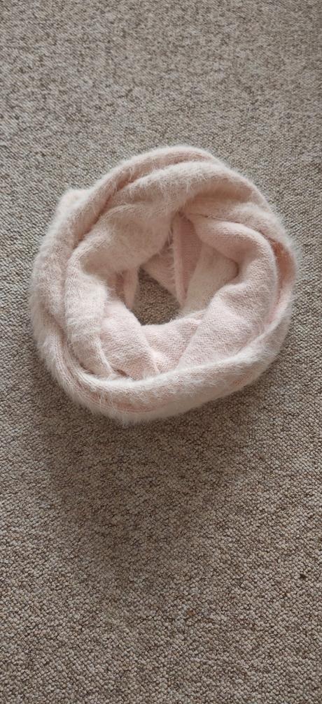 Nákrčníky šály tunely, <50