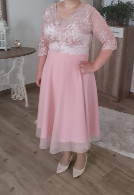 Šaty s tylovou sukňou, 44