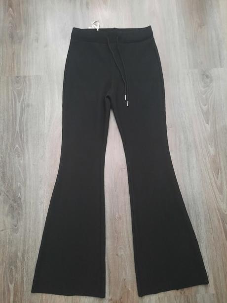 Vrúbkované legíny, m