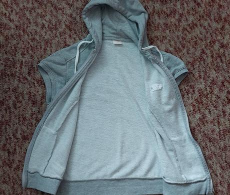 Sivá mikinová vesta s kapucňou na zips, l