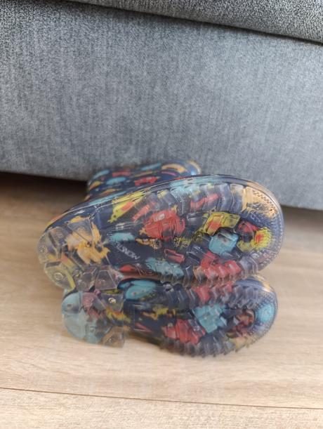 Pidilidi gumáky, 22