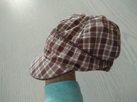 Hnedá šiltovka, rada,74