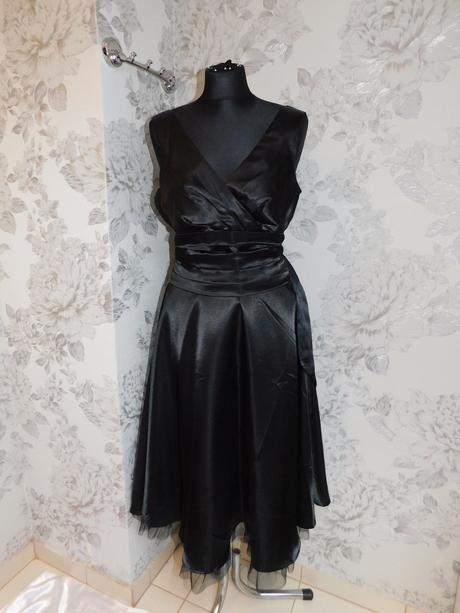 Kvalitne velmi pekne saty na slavnost, 38