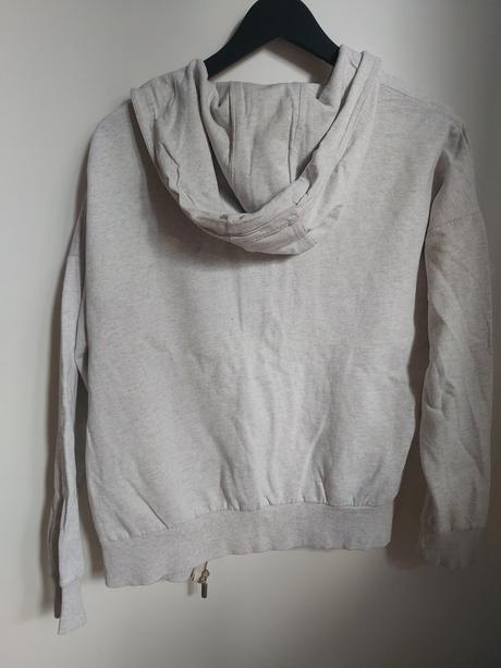 Biela mikina., atmosphere,40