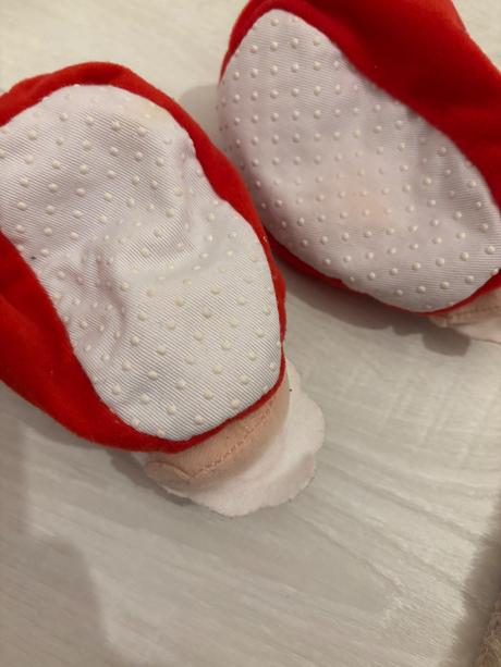 Mikulášska čiapka, ponožky, papučky, 62