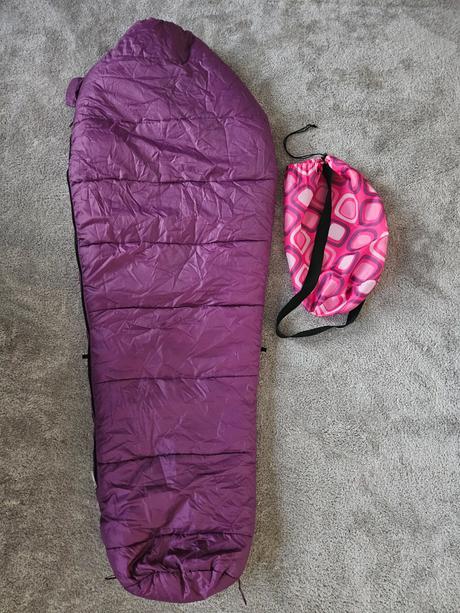 Dievčenský spacák, coleman