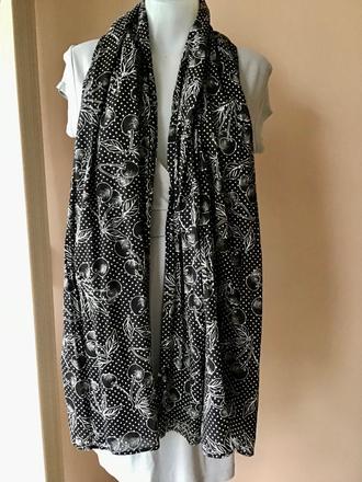 Krasny šal s čerešničkami, 