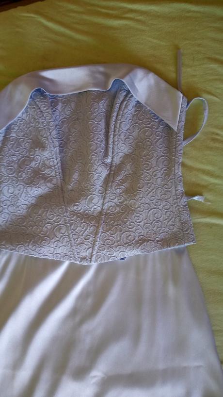 Korzetové šaty, 36