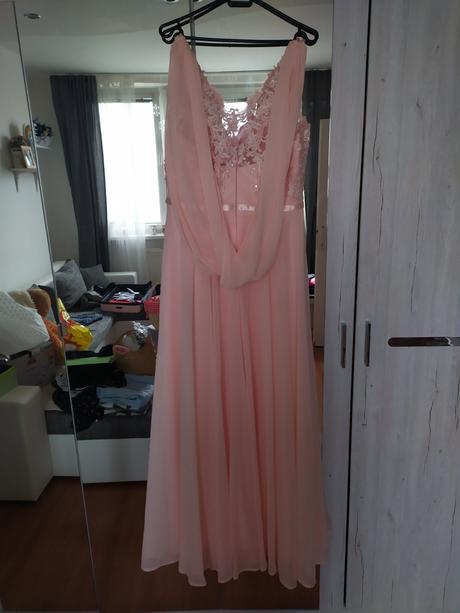 Spolocenske saty, 42