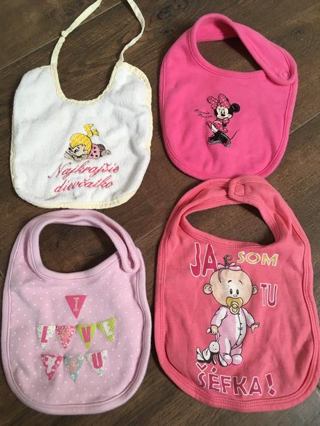 Vtipne pekne podbradnicky dievcatko, 50–62