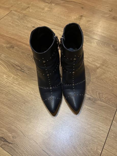 Čižmičky, reserved,38