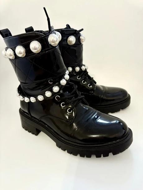 Lakované členkové čižmy s perlami, 36