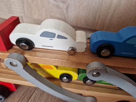 Nákladné drevené auto, 