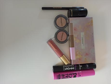 Dekoratívna kozmetika,