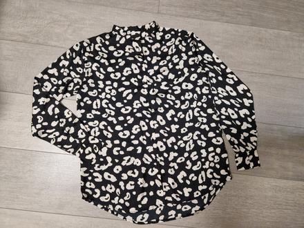 Saténová blúzka, 38