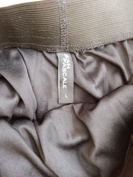 Bodkovana sukňa, 44