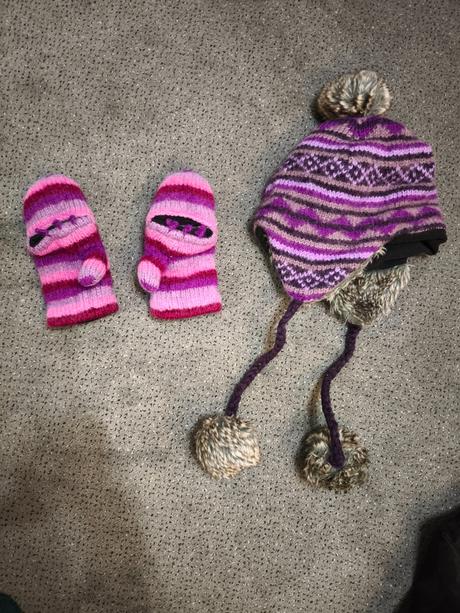 Rukavice a čiapka, 134