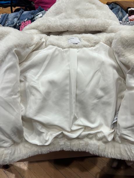 Málo nosená kožušinová bundička do pása, bershka,xs