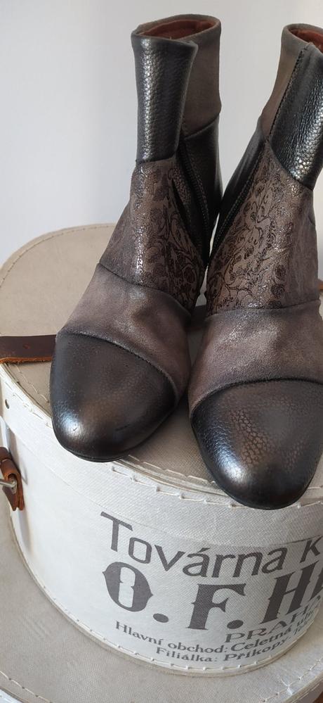 Topánky hispanitas, 38