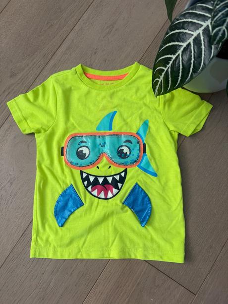 Neónové 3d tričko žralok - super stav, f&f,104