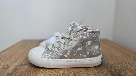 Barefoot členkové tenisky svietiace, mustang,24