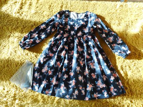 Dievčenské šaty s kvetinkami, 134