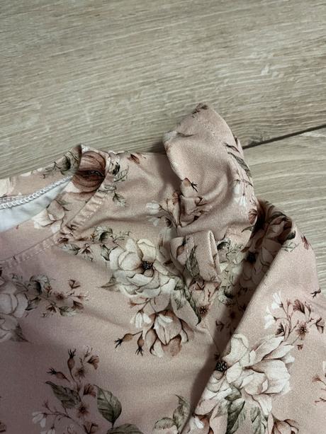 Súpravička s volánikmi, 128