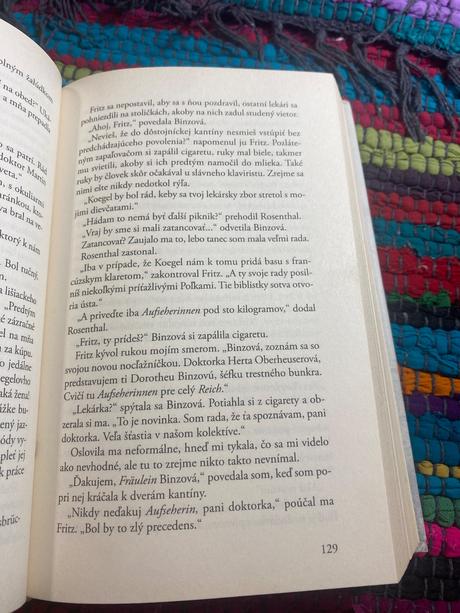 Vojnový román orgovánové dievčatá,