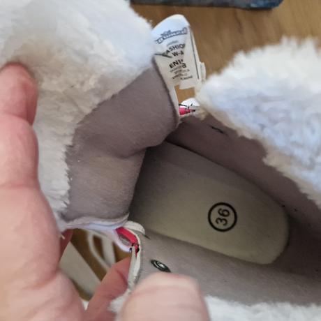 Ľadové korčule, crowned,36