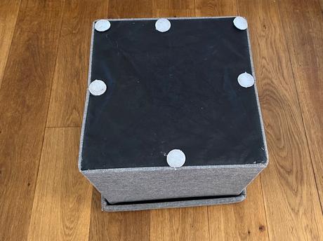 Sivá skladacia taburetka, 