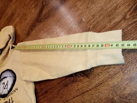 Pár krát oblečená mikina, lupilu,110