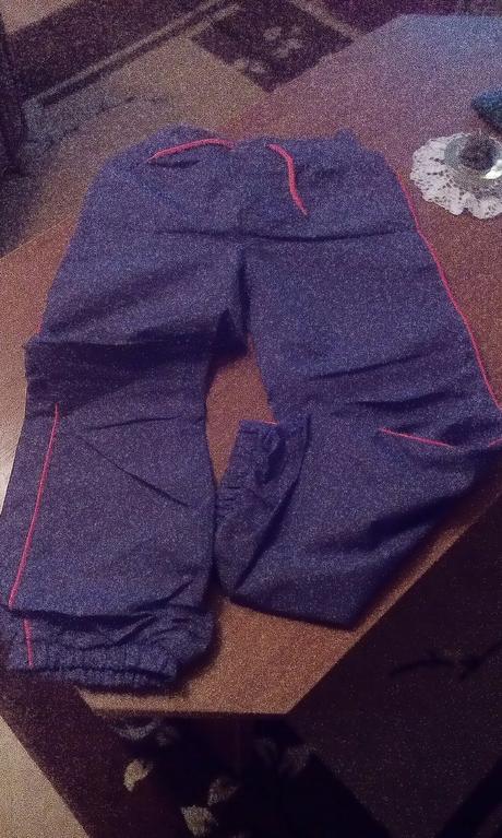 Sustiakove nohavice, 128