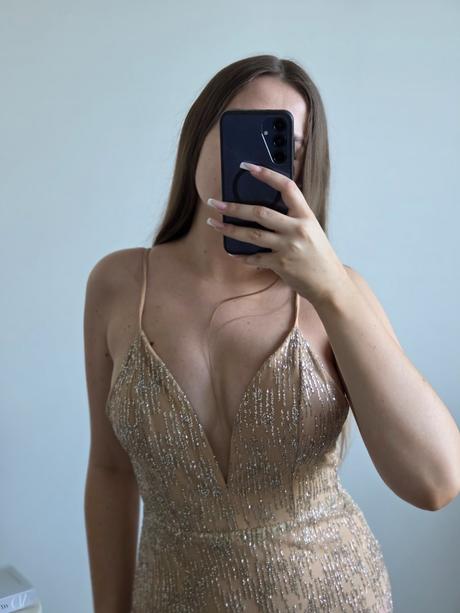 Extravagantné šaty s, s