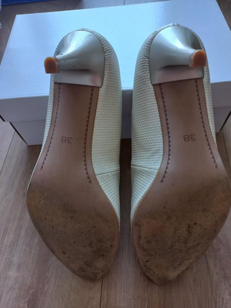 Kremove lodicky stellbuty, 38