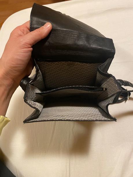 Kožena crossbody taška, 