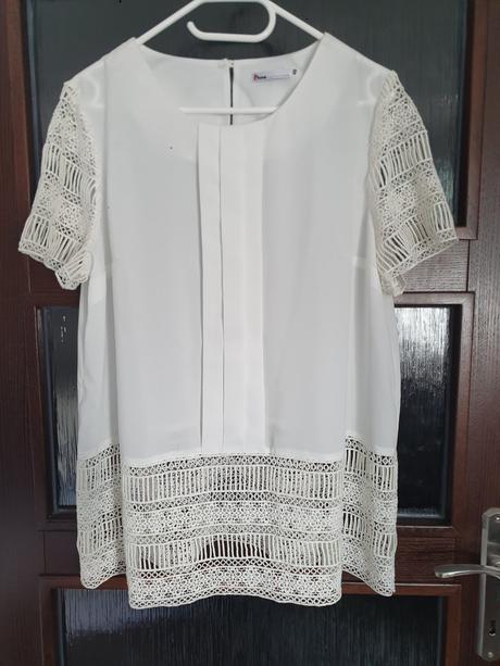 Krásna biela predĺžená blúzka, 44