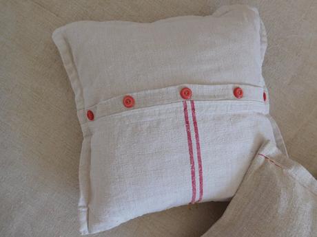 Vankúše menšie , vačšie, podlhovasté,, 